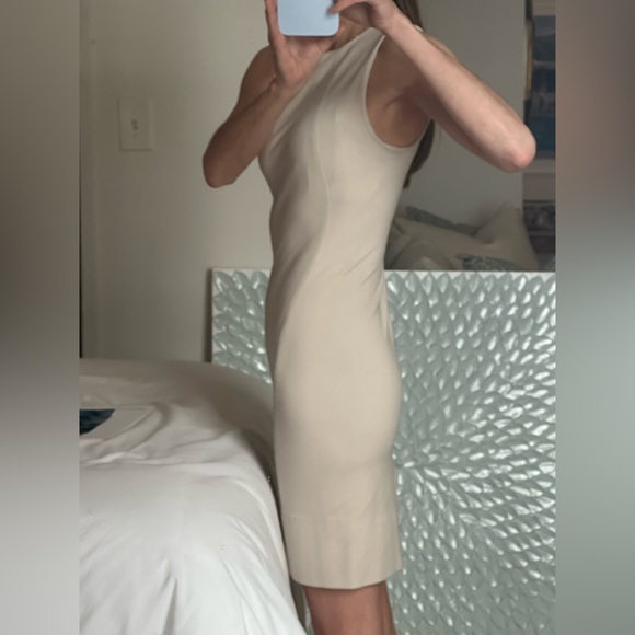 Aritzia Babaton stretch body con sheath dress. Size 0. - Picture 2 of 7